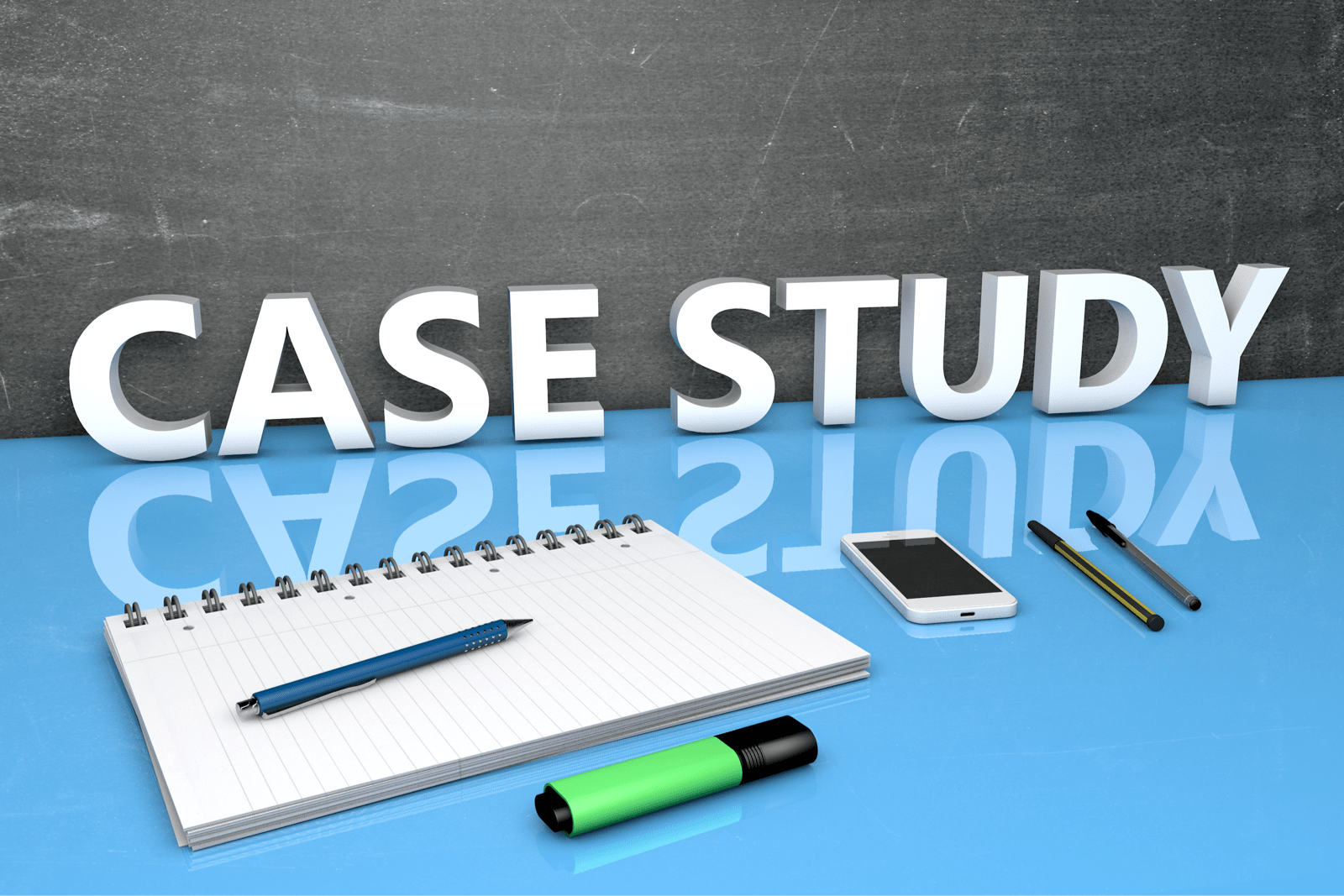 CASE STUDYという立体的なテキストと、ノートやペン、スマートフォン