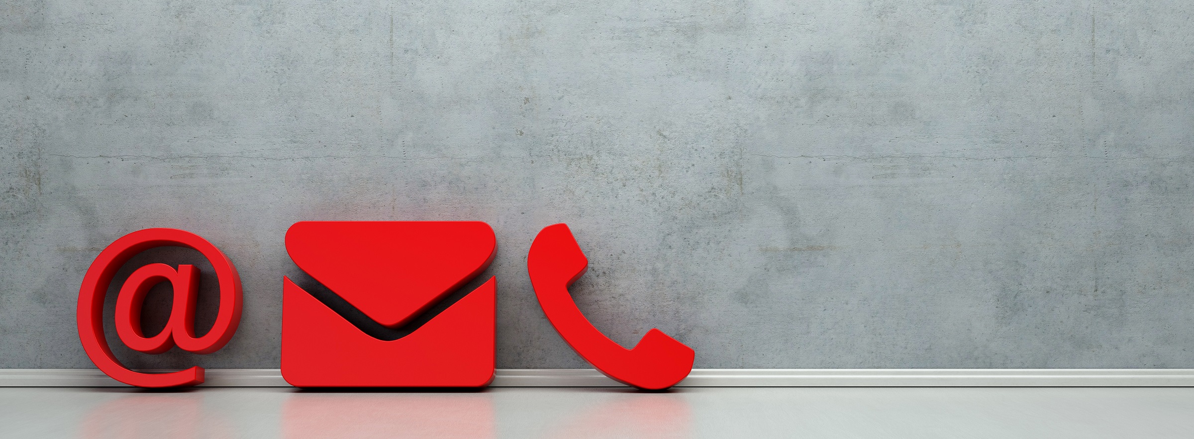 グレーの背景に赤いアットマークとメールと電話のマークが並べられている